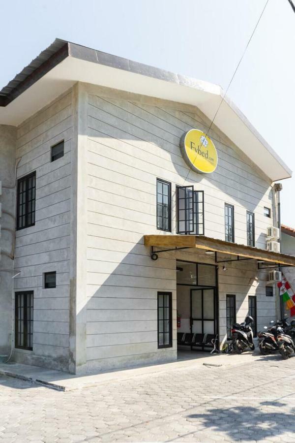 Aparthotel Fybed Semarang Exterior foto